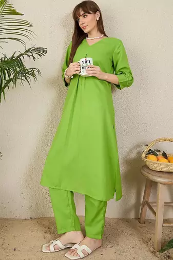 Women Pleated Kurta with Trousers