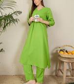 Women Pleated Kurta with Trousers