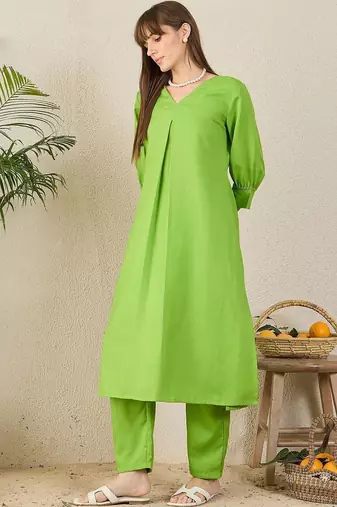 Women Pleated Kurta with Trousers