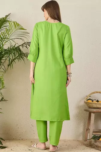 Women Pleated Kurta with Trousers