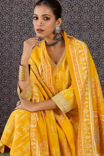 Women Ethnic Motifs Printed Regular Chanderi Silk Kurta with Trousers & With Dupatta