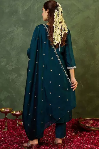 Women Ethnic Motifs Embroidered Regular Thread Work Kurta with Trousers & With Dupatta