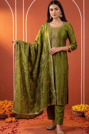 Women Ethnic Motifs Embroidered Regular Thread Work Kurta with Trousers & With Dupatta