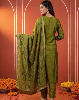 Women Ethnic Motifs Embroidered Regular Thread Work Kurta with Trousers & With Dupatta 4