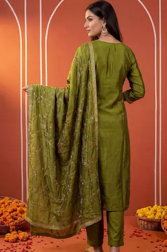 Women Ethnic Motifs Embroidered Regular Thread Work Kurta with Trousers & With Dupatta