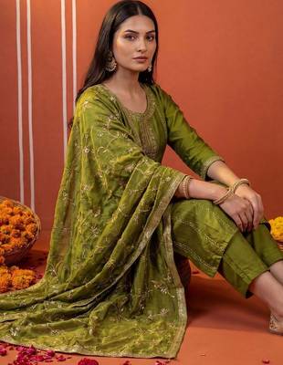 Women Ethnic Motifs Embroidered Regular Thread Work Kurta with Trousers & With Dupatta 5