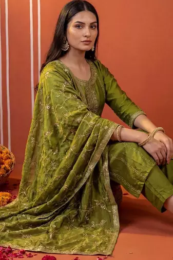 Women Ethnic Motifs Embroidered Regular Thread Work Kurta with Trousers & With Dupatta