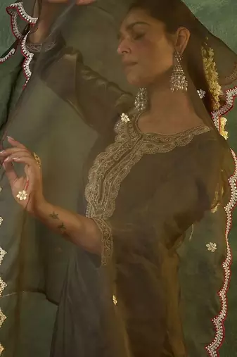 Women Ethnic Motifs Embroidered Regular Liva Kurta with Trousers & With Dupatta