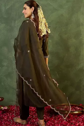 Women Ethnic Motifs Embroidered Regular Liva Kurta with Trousers & With Dupatta
