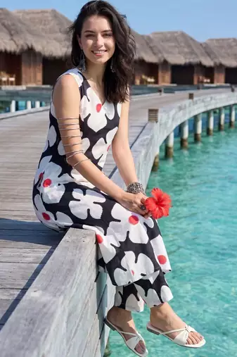 Women Floral Printed Regular Pure Cotton Kurta with Trousers