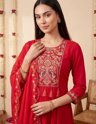 Women Ethnic Motifs Embroidered Regular Thread Work Kurta with Trousers & With Dupatta 2