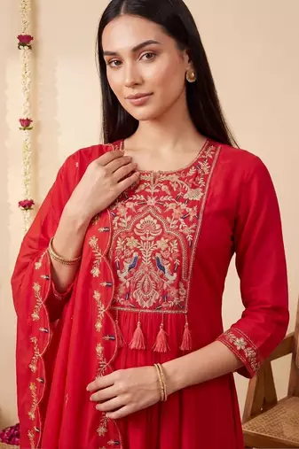 Women Ethnic Motifs Embroidered Regular Thread Work Kurta with Trousers & With Dupatta