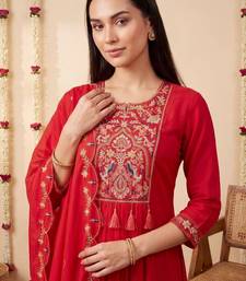 Women Ethnic Motifs Embroidered Regular Thread Work Kurta with Trousers & With Dupatta