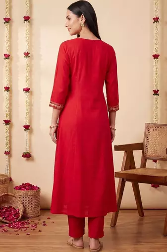 Women Ethnic Motifs Embroidered Regular Thread Work Kurta with Trousers & With Dupatta