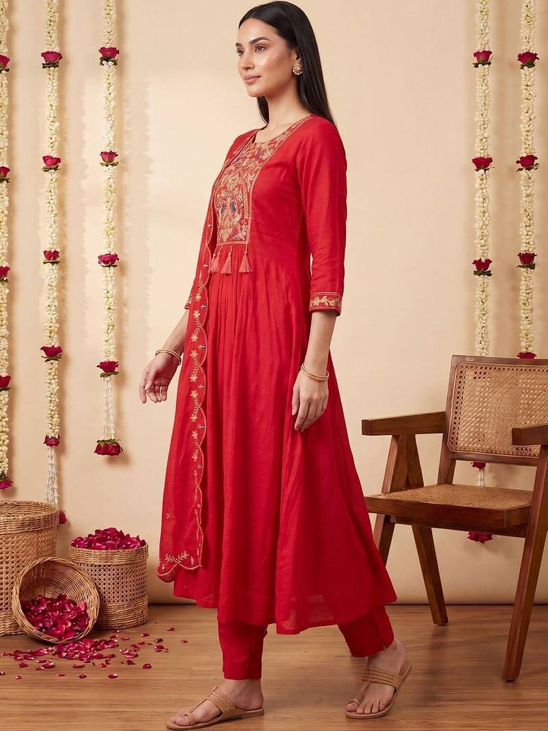 Women Ethnic Motifs Embroidered Regular Thread Work Kurta with Trousers & With Dupatta