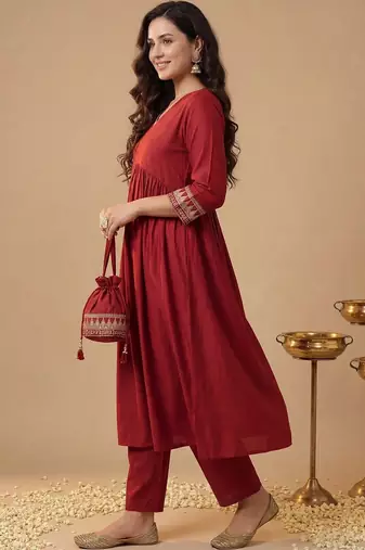Women Ethnic Motifs Embroidered Empire Thread Work Liva Kurta with Trousers