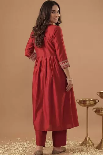 Women Ethnic Motifs Embroidered Empire Thread Work Liva Kurta with Trousers