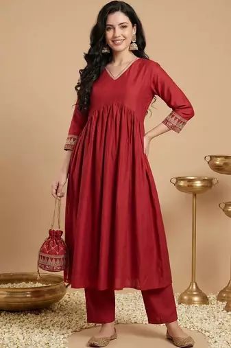 Women Ethnic Motifs Embroidered Empire Thread Work Liva Kurta with Trousers