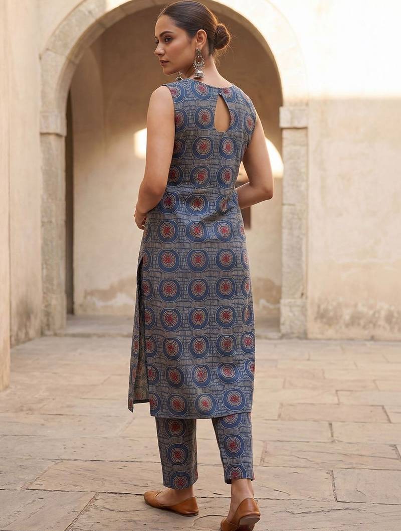 Women Printed Regular Pure Cotton Kurta with Trousers