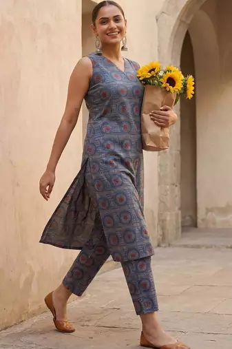 Women Printed Regular Pure Cotton Kurta with Trousers
