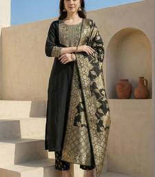 Women Ethnic Motifs Embroidered Regular Kurta with Trousers & With Dupatta