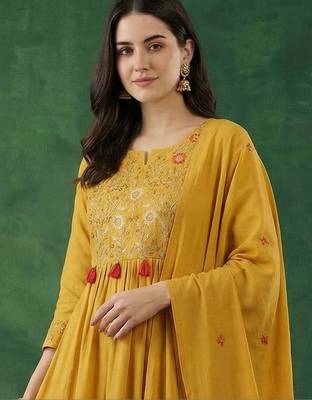 Women Ethnic Motifs Embroidered Empire Thread Work Kurta with Trousers & With Dupatta 2