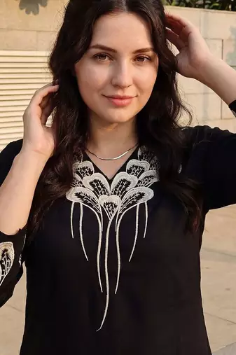 Women Ethnic Motifs Embroidered Regular Thread Work Kurta with Trousers