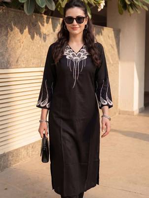 Women Ethnic Motifs Embroidered Regular Thread Work Kurta with Trousers 3