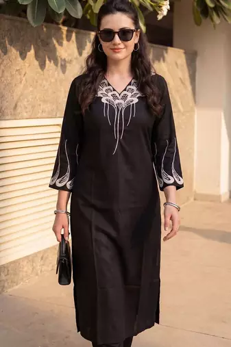 Women Ethnic Motifs Embroidered Regular Thread Work Kurta with Trousers