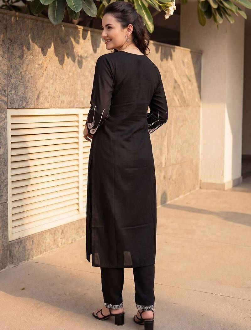 Women Ethnic Motifs Embroidered Regular Thread Work Kurta with Trousers