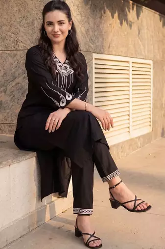 Women Ethnic Motifs Embroidered Regular Thread Work Kurta with Trousers