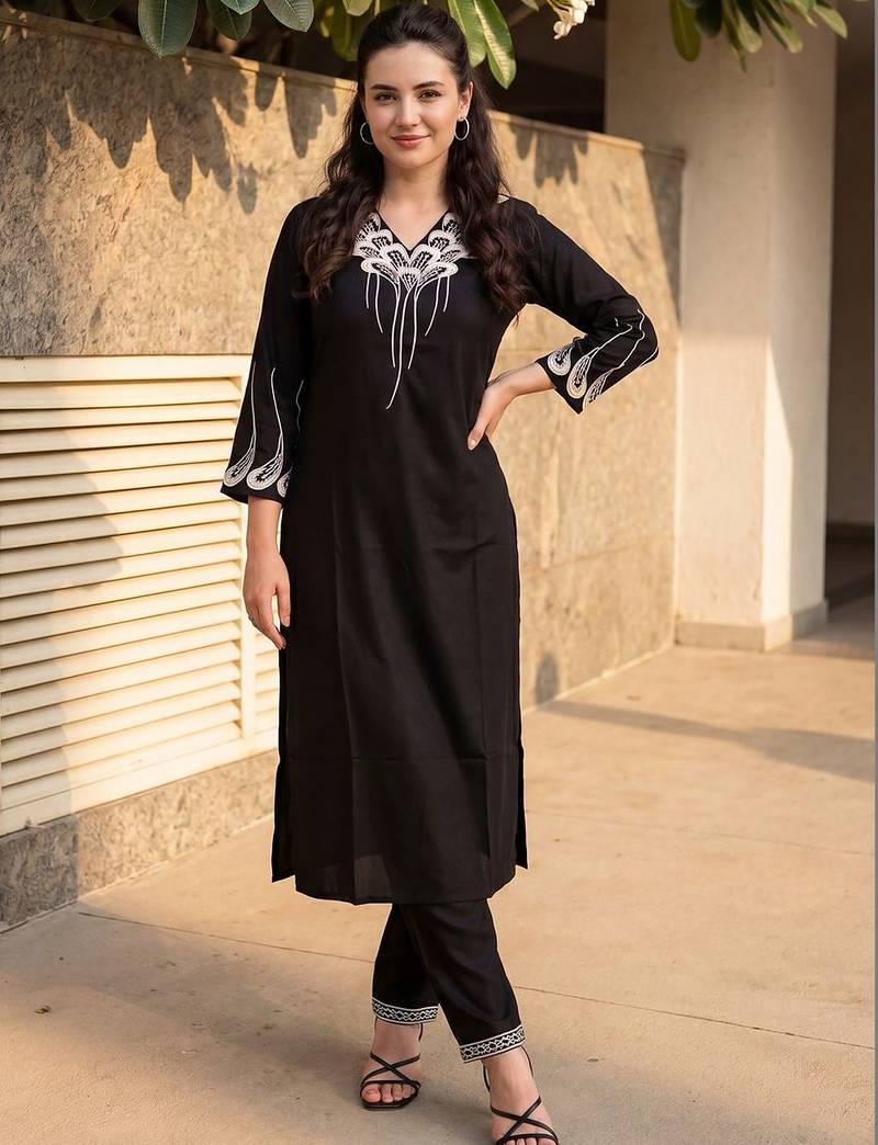 Women Ethnic Motifs Embroidered Regular Thread Work Kurta with Trousers