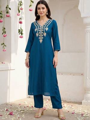 Women Ethnic Motifs Embroidered Regular Thread Work Kurta with Trousers 1