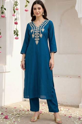Women Ethnic Motifs Embroidered Regular Thread Work Kurta with Trousers