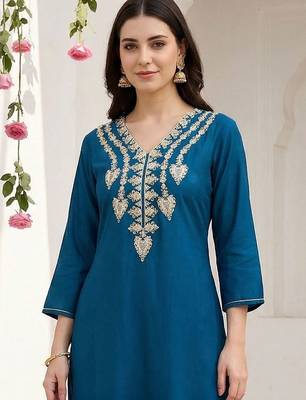 Women Ethnic Motifs Embroidered Regular Thread Work Kurta with Trousers 2