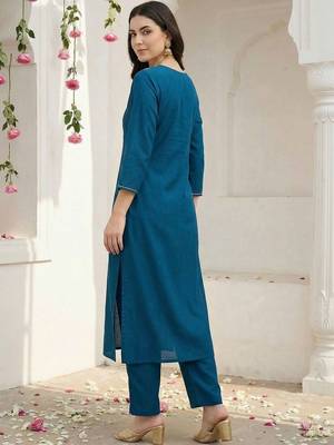 Women Ethnic Motifs Embroidered Regular Thread Work Kurta with Trousers 3