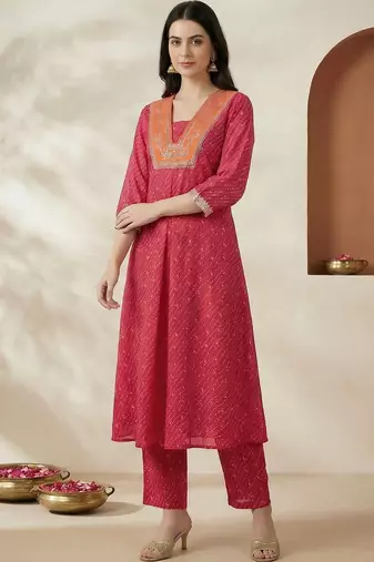 Women Leheriya Printed Regular Thread Work Kurta with Trousers