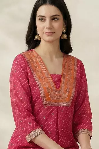 Women Leheriya Printed Regular Thread Work Kurta with Trousers