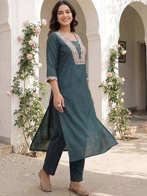 Women Ethnic Motifs Embroidered Regular Thread Work Kurta with Trousers 1