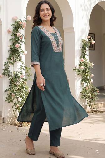 Women Ethnic Motifs Embroidered Regular Thread Work Kurta with Trousers
