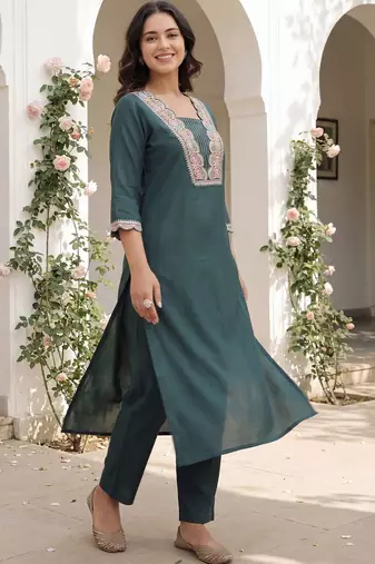 Women Ethnic Motifs Embroidered Regular Thread Work Kurta with Trousers