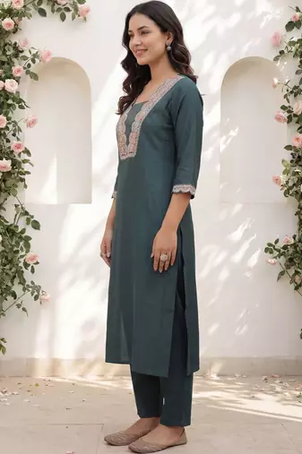 Women Ethnic Motifs Embroidered Regular Thread Work Kurta with Trousers