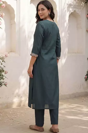 Women Ethnic Motifs Embroidered Regular Thread Work Kurta with Trousers