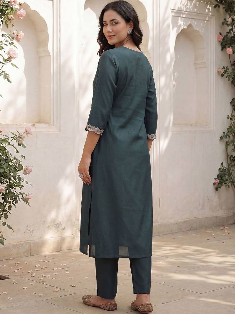 Women Ethnic Motifs Embroidered Regular Thread Work Kurta with Trousers