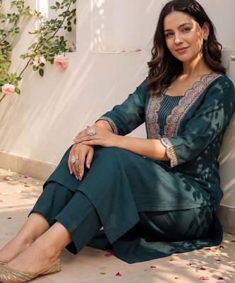 Women Ethnic Motifs Embroidered Regular Thread Work Kurta with Trousers 5