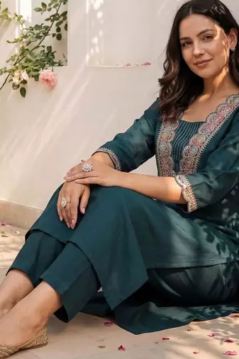 Women Ethnic Motifs Embroidered Regular Thread Work Kurta with Trousers