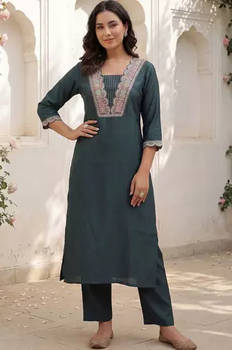 Women Ethnic Motifs Embroidered Regular Thread Work Kurta with Trousers