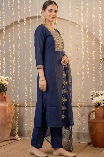 Women Ethnic Motifs Embroidered Regular Kurta with Trousers & With Dupatta