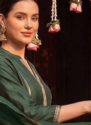 Women Regular Liva Kurta with Trousers & With Dupatta 1