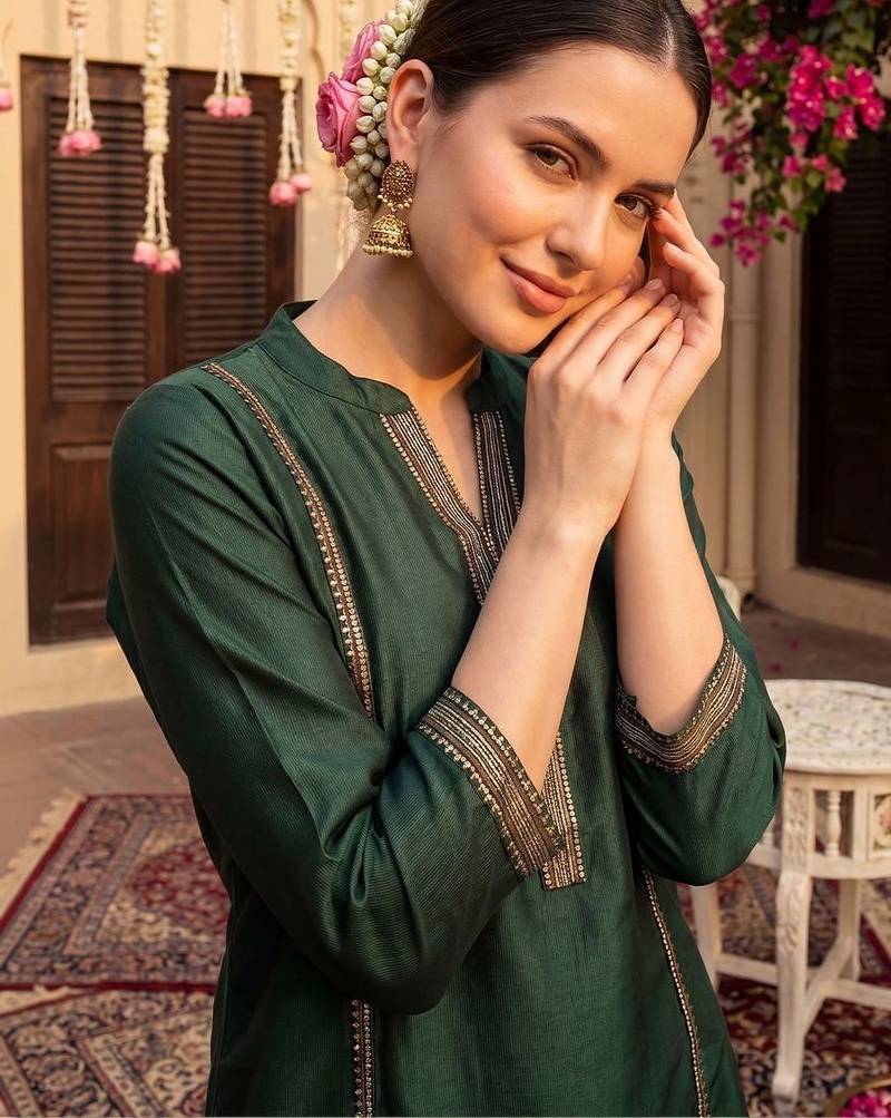 Women Regular Liva Kurta with Trousers & With Dupatta